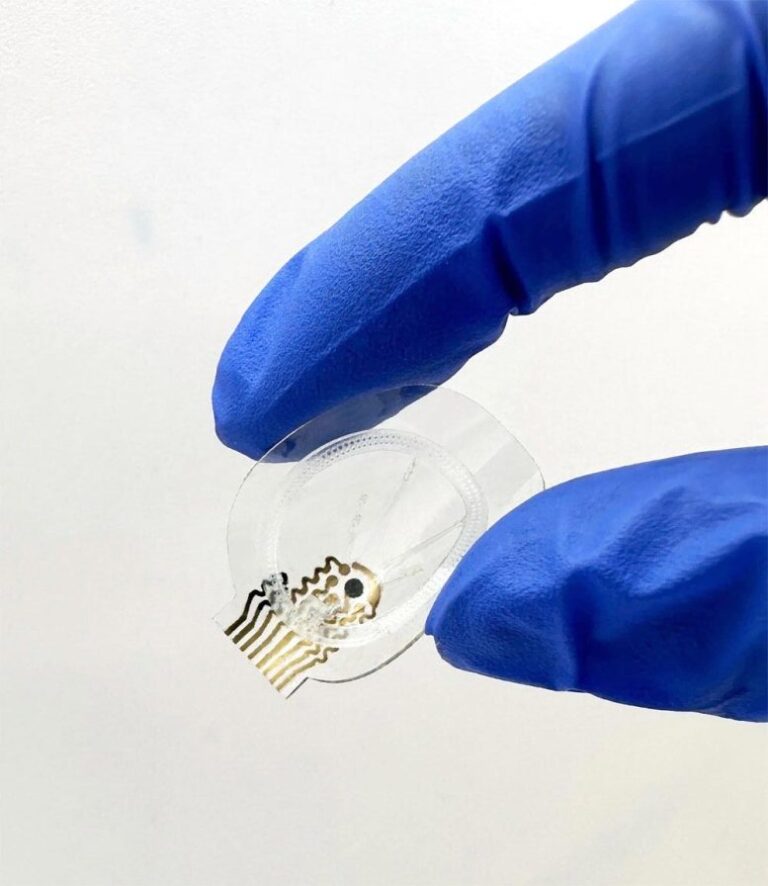 Close-Up-of-the-iCares-Smart-Bandage-Showing-Its-Flexible-Sensor-Integrated-Design-777x896